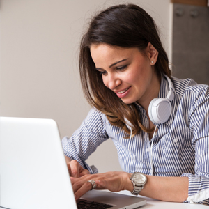 woman-searching-web woman searching web